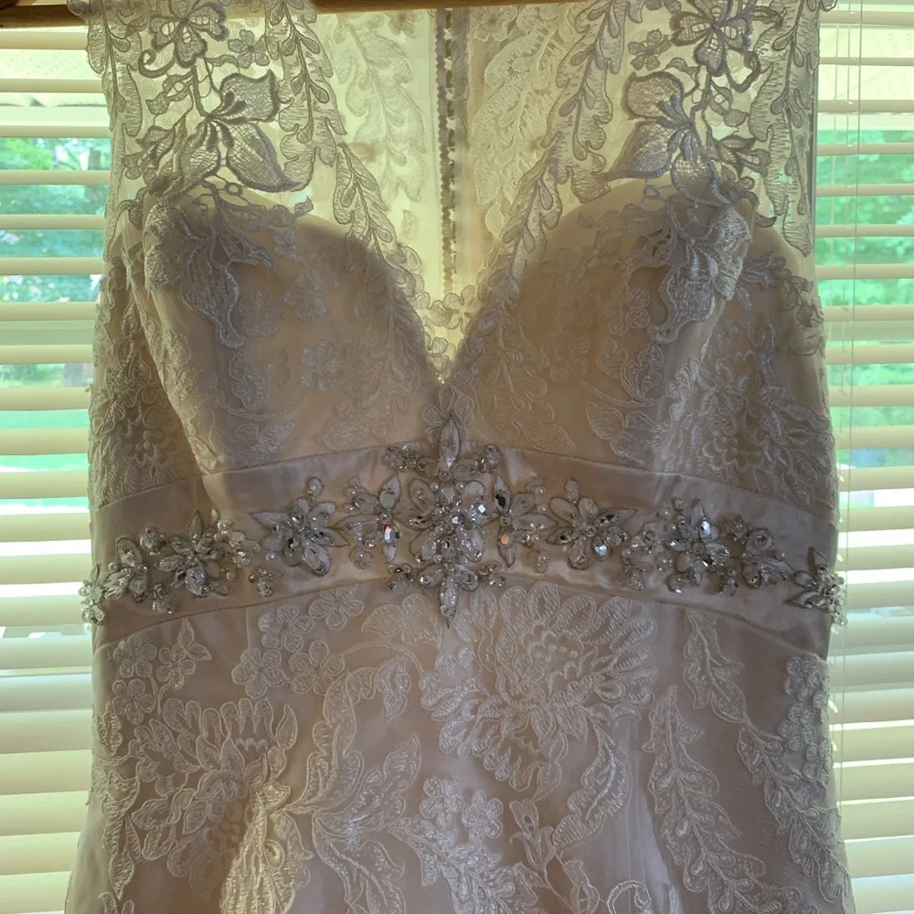 Wedding dress. Size US 10. - Picture 3 of 14